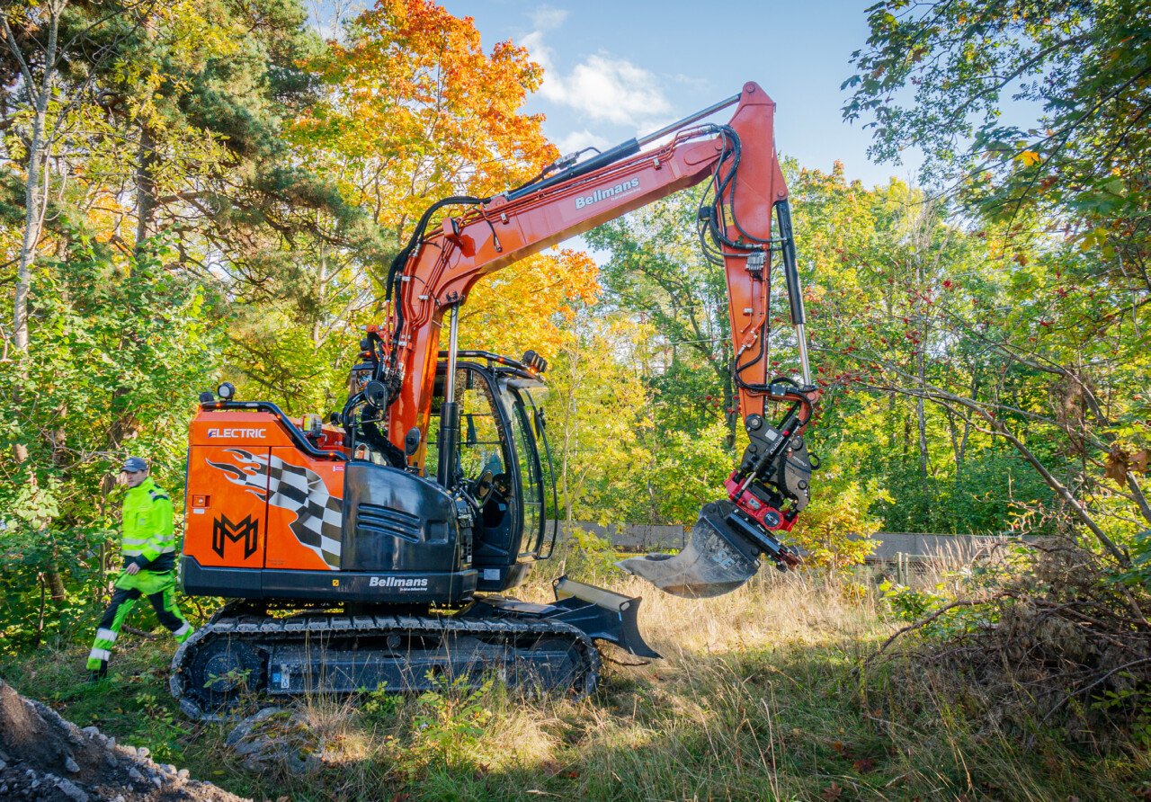 Hitachi ZX85US6EB på arbete