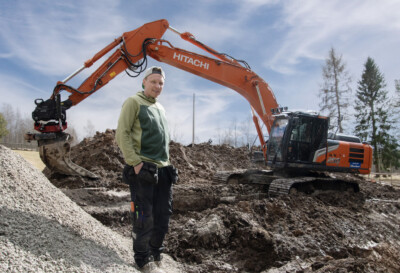 Hitachi ZX250LC-7 bandgrävare på arbete